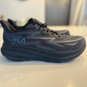 SOLD!! HOKA Clifton 9